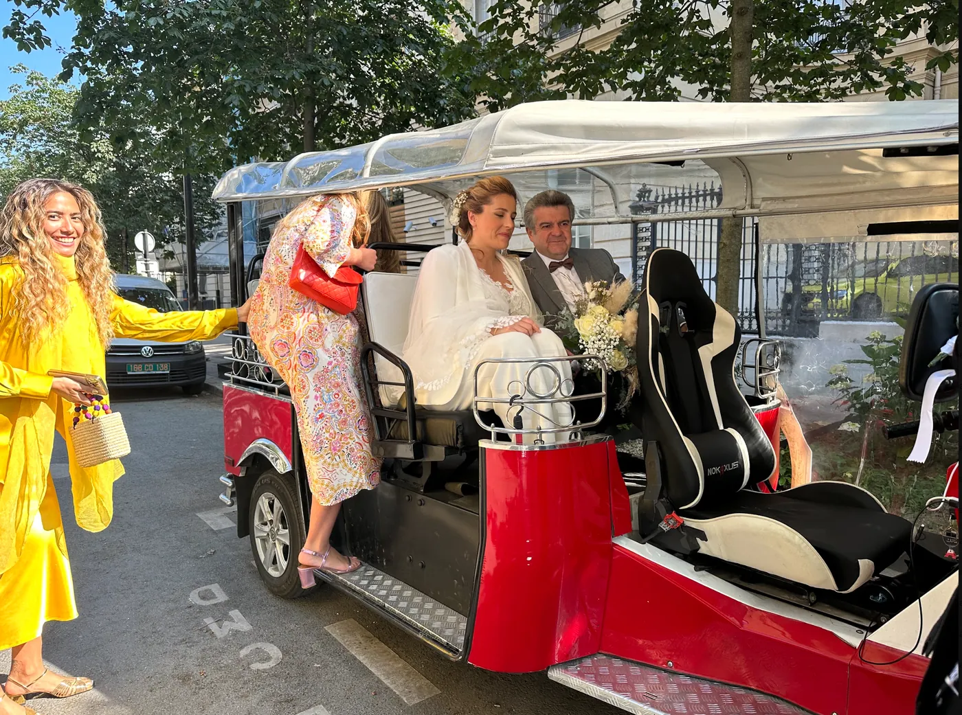 Bride arriving by tuk-tuk for a Paris wedding